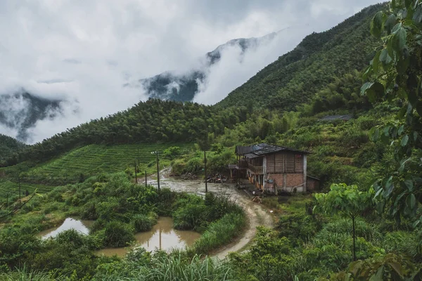 Dům v pohoří Mingyue, Jiangxi, Čína — Stock fotografie