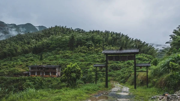 Mingyue Dağı'ndaki evler, Jiangxi, Çin — Stok fotoğraf