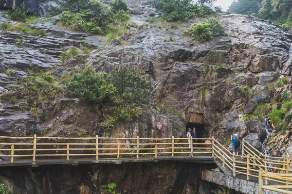 Entrada da Caverna Xingyue na Montanha Mingyue — Fotografia de Stock