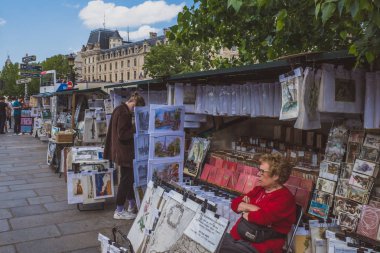 Paris'te Seine tarafından Bookstands