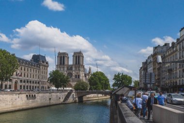Notre Dame restorasyon altında
