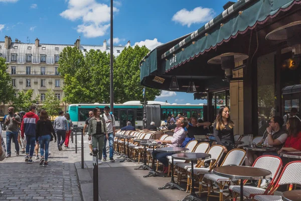Kavárna v centru Paříže — Stock fotografie