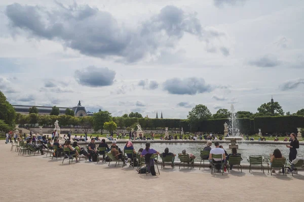 Jardin des Tuileries au centre de Paris — Photo