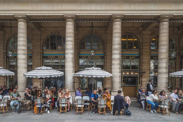 Paris şehir merkezinde ki kafe