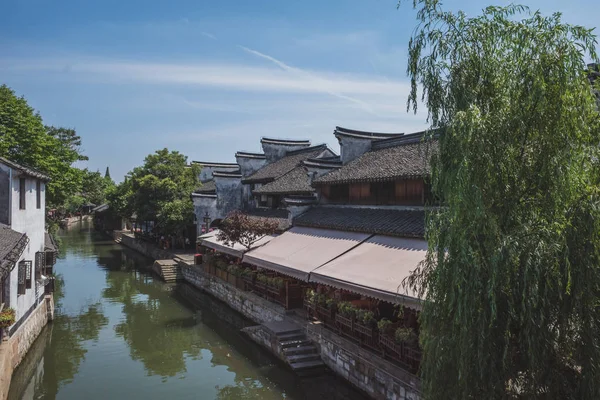 Chinesische Architektur am Fluss in der Altstadt von nanxun, zhejiang, c — Stockfoto