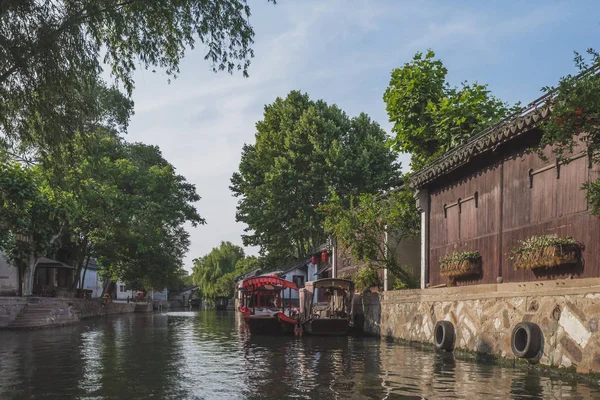 Chinesische Architektur am Fluss in der Altstadt von Nanxun, China — Stockfoto