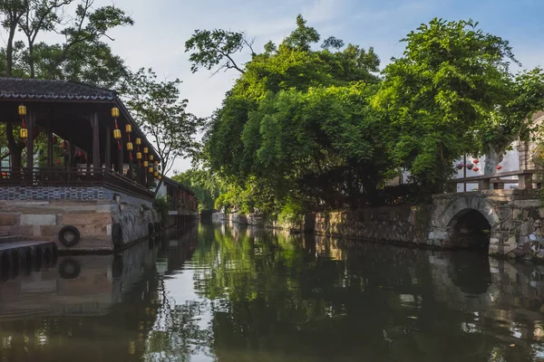 Chinesische Architektur am Fluss in der Altstadt von Nanxun, China — Stockfoto