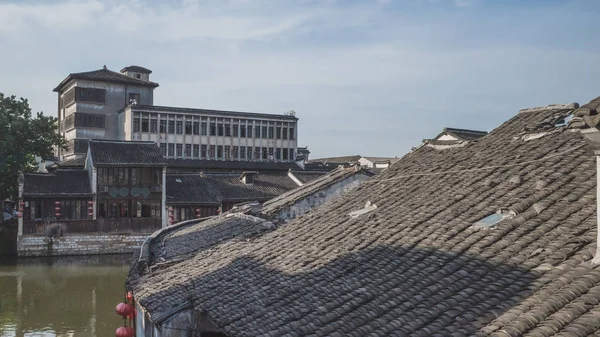 Chińska Architektura przez rzekę na starym mieście w Nanxun, Chiny — Zdjęcie stockowe