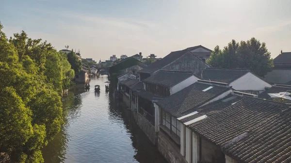 Chińska Architektura przez rzekę na starym mieście w Nanxun, Chiny — Zdjęcie stockowe