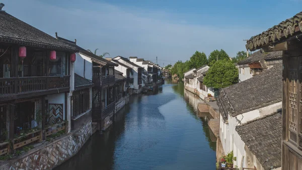 Chińska Architektura przez rzekę na starym mieście w Nanxun, Chiny — Zdjęcie stockowe