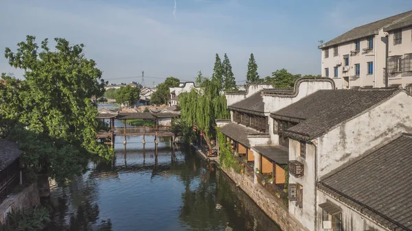 Chińska Architektura przez rzekę na starym mieście w Nanxun, Chiny — Zdjęcie stockowe