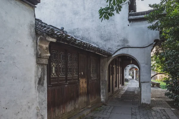 Straße und Häuser in der Altstadt von Nanxun, China — Stockfoto