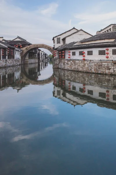 Nanxun eski kentinde su ile geleneksel Çin mimarisi,