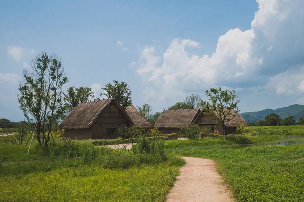 Liangzhu City Arkeolojik Kalıntıları'nda Kulübeler, Hangzhou, Çin