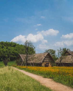Liangzhu City Arkeolojik Kalıntıları'nda Kulübeler, Hangzhou, Çin