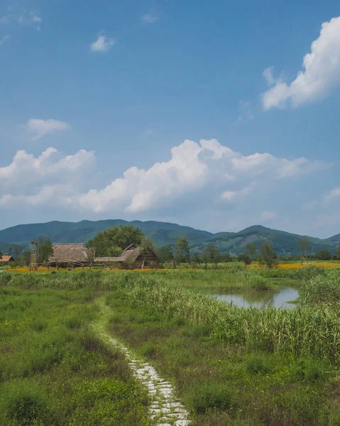 Chaty v archeologických rozvalinách města Liangzhu, Hangzhou, Čína — Stock fotografie