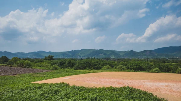 Stadt bei archäologischen Ruinen der Stadt Liangzhu — Stockfoto