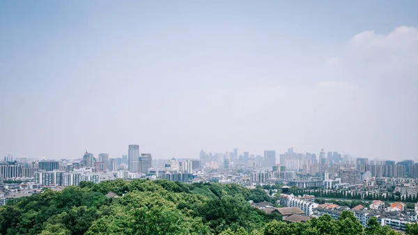呉丘(武山)の頂上からの眺め、杭州、中国 — ストック写真