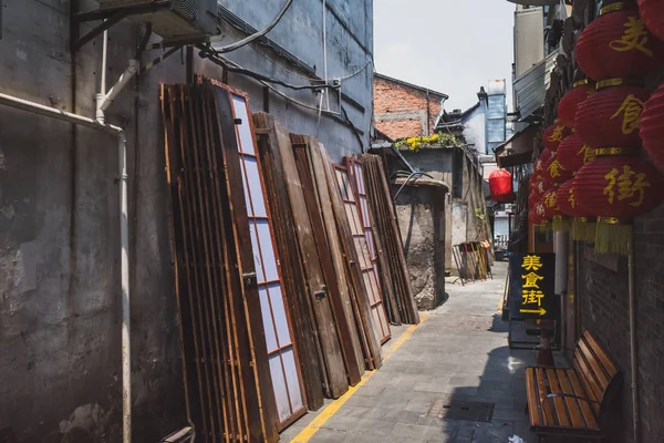 Hefang Street yaya alışveriş merkezinde dükkanlar ile Alley — Stok fotoğraf