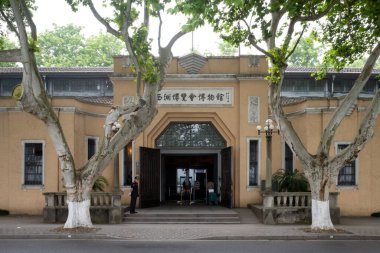 Hangzhou, Çin - 14 Mayıs 2019: Batı Gölü yakınlarındaki Beishan Yolu üzerindeki Westlake Expo Müzesinin ön girişi