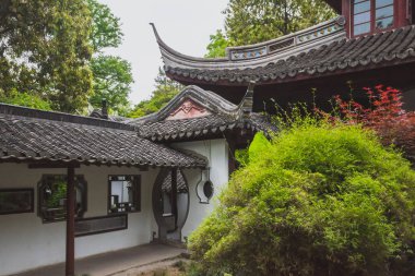 Geleneksel Çin mimarisi ve bahçesi Çin 'in Jiaxing kentindeki Güney Gölündeki Huxin Adası' nda.