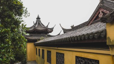 Jiaxing, Çin 'deki Güney Gölü manzaralı WuHsiang Tapınağının mimarisi