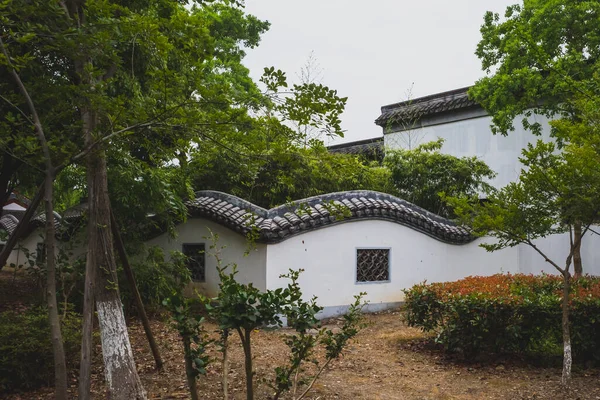 Традиційна Китайська Архітектура Між Деревами Південного Озера Цзіксінгу Китай — стокове фото