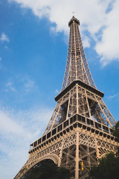 View Eiffel Tower Blue Sky Clouds Paris France — Stock Photo, Image