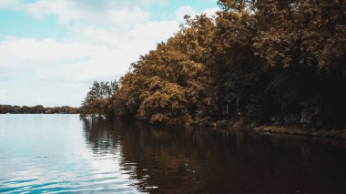 Hangzhou, Çin 'deki Batı Gölü' nün panoramik manzarası