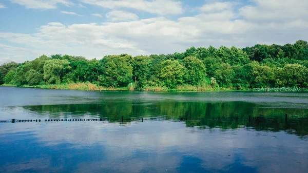 Hangzhou, Çin 'deki Batı Gölü' nün panoramik manzarası