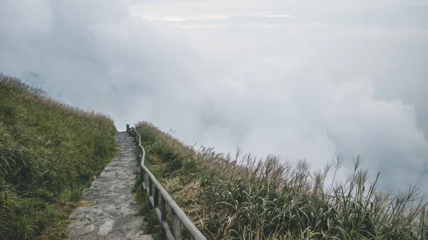 Περπάτημα Μονοπάτι Στην Πλευρά Του Βουνού Κορυφογραμμή Για Wugong Mountain — Φωτογραφία Αρχείου
