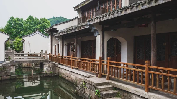 绍兴兰亭 风景名胜区的中国传统运河建筑 — 图库照片