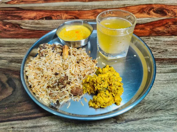 Indian Non Vegetarian Thali Mutton Biryani Chicken Pieces Beer — Stock Photo, Image