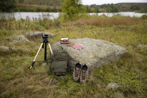 Reisegepäck Und Retro Kamera Mit Kopierraum Draufsicht — Stockfoto