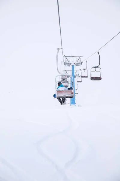Chaise Ski Ascenseur Monter Télésiège Ascenseur Travers Forêt Haute Montagne — Photo