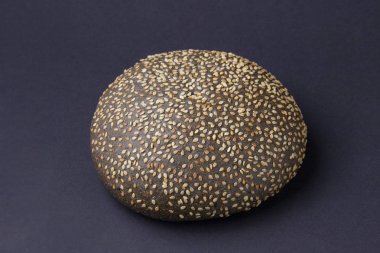 Siyah ekmek. Siyah ekmek yakın çekim.