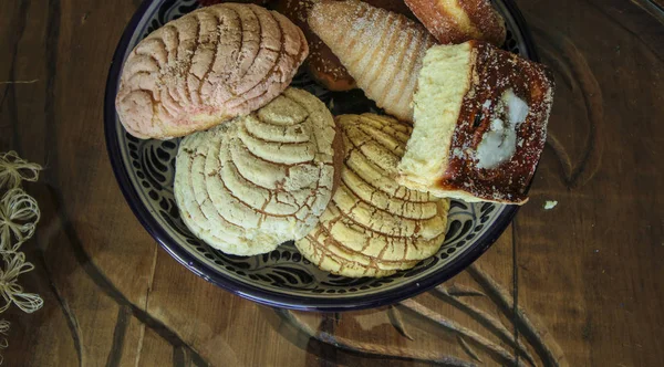 Geleneksel Bir Şekilde Yapılan Tatlı Ekmek Parçaları — Stok fotoğraf