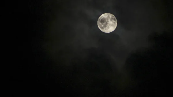Luna Piena Con Nuvole Intorno Tonalità Colori — Foto Stock