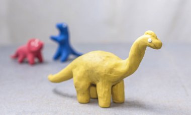 parlak renkler, el-oynamak için kalıp hamuru dinozorlar