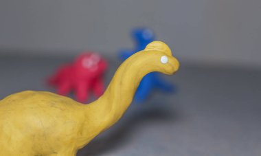 parlak renkler, el-oynamak için kalıp hamuru dinozorlar