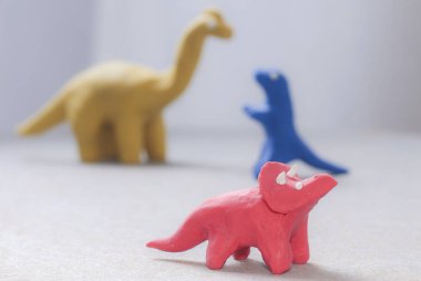 parlak renkler, el-oynamak için kalıp hamuru dinozorlar