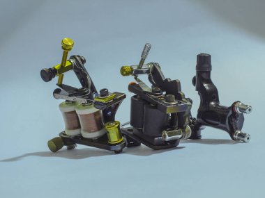 dövme aksesuarları ve makineleri