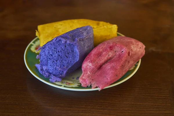 Meksika yemekleri, tatlı renkli tamales — Stok fotoğraf