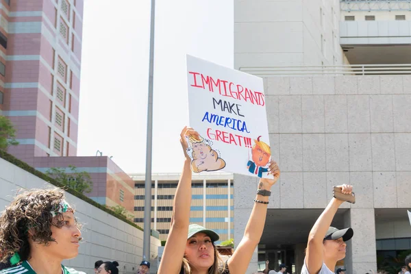 Los Ángeles Junio 2018 Activista Sostiene Letrero Durante Marcha Las — Foto de Stock