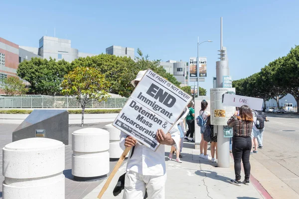 Los Angeles Giugno 2018 Attivista Tiene Cartello Durante Marcia Families — Foto Stock