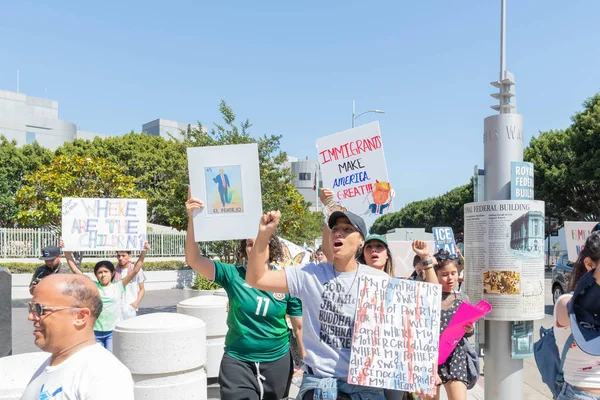 Los Angeles Giugno 2018 Gli Attivisti Tengono Segni Durante Marcia — Foto Stock