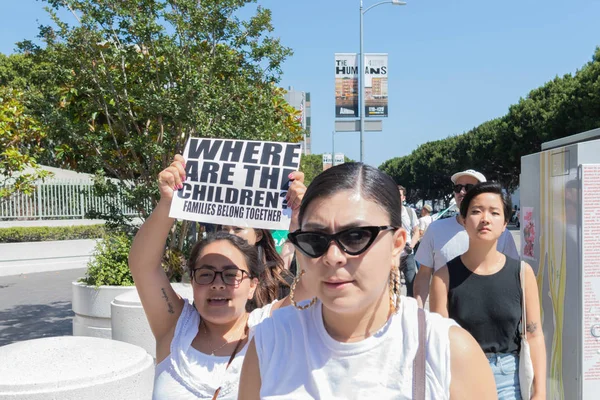 Los Angeles Czerwca 2018 Działacz Posiada Znak Podczas Rodziny Należą — Zdjęcie stockowe