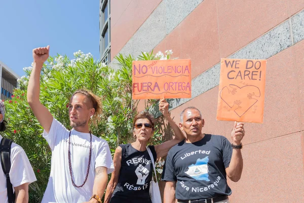 Los Ángeles Junio 2018 Activistas Sostienen Pancartas Durante Marcha Las —  Fotos de Stock