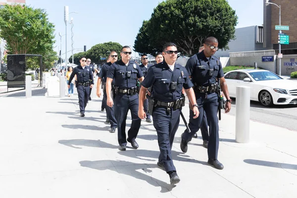 Los Angeles Juin 2018 Des Policiers Pendant Marche Les Familles — Photo