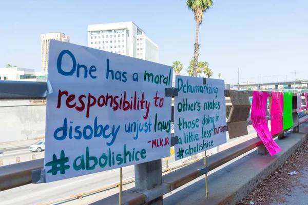 Los Angeles Junho 2018 Cartazes Torno Centro Detenção Metropolitana Protesto — Fotografia de Stock